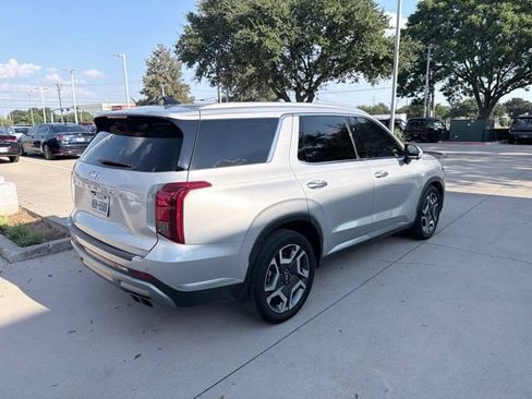 Used 2024 Hyundai Palisade Limited FWD image 2
