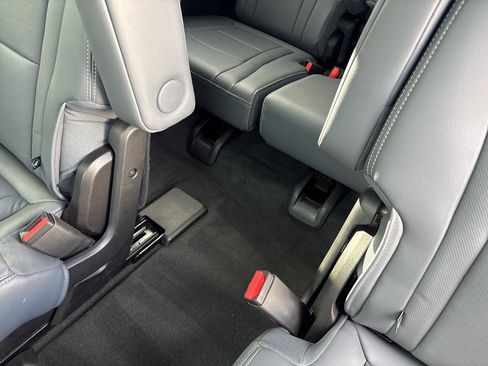 Used 2022 Buick Enclave Premium image 18