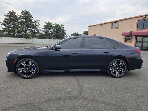 Used 2025 BMW 760i xDrive w/ Executive Package AWD/4WD image 3