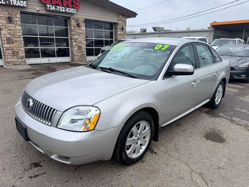 Used 2007 Mercury Montego Luxury image 2