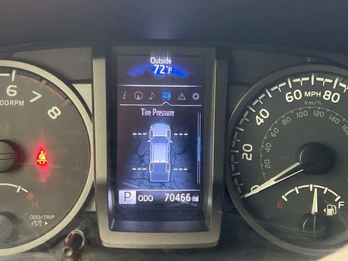 Used 2019 Toyota Tacoma TRD Off-Road AWD/4WD image 15