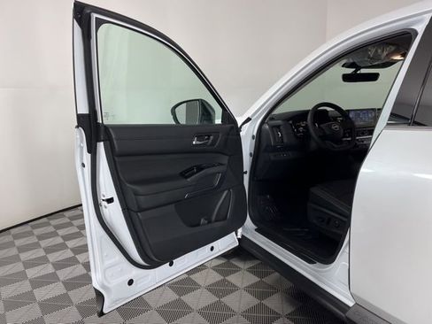 New 2026 Nissan Pathfinder SL w/ SL Premium Package image 16