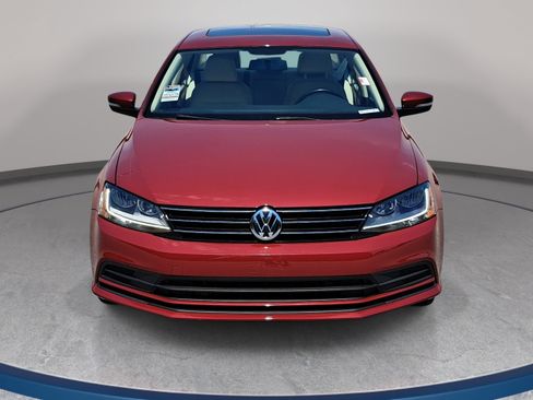 Used 2018 Volkswagen Jetta SE FWD image 2