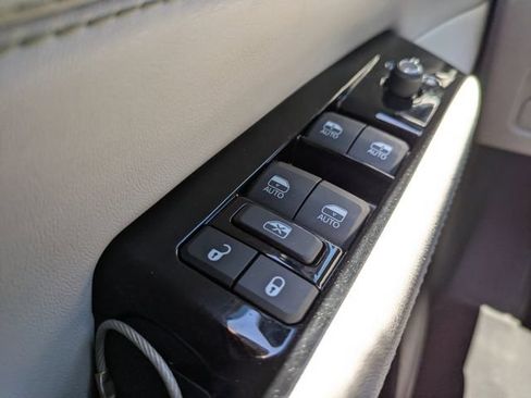 Used 2024 Jeep Wagoneer Series III AWD/4WD image 31