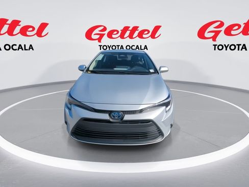 Used 2023 Toyota Corolla XLE image 3