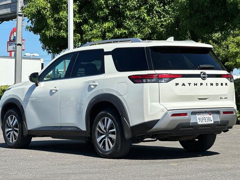 Used 2022 Nissan Pathfinder SL AWD/4WD image 6