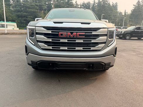 Used 2023 GMC Sierra 1500 SLE w/ Enhanced Capability Package AWD/4WD image 8