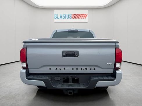 Used 2019 Toyota Tacoma TRD Sport AWD/4WD image 4