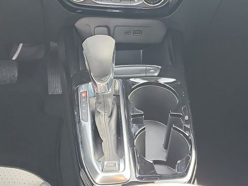 Used 2025 Chevrolet Trax LT w/ LT Convenience Package FWD image 14