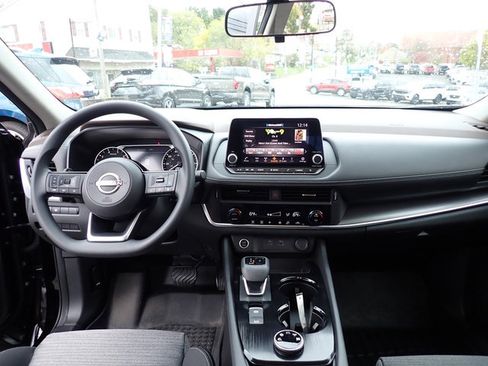 Used 2023 Nissan Rogue SV image 14