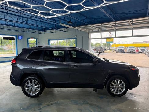 Used 2015 Jeep Cherokee Limited w/ Luxury Group FWD image 4