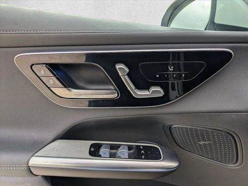 Used 2025 Mercedes-Benz GLC 300 4MATIC w/ AMG Line image 16