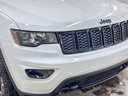 Used 2019 Jeep Grand Cherokee Laredo image 16