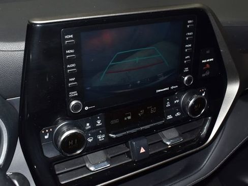 Used 2020 Toyota Highlander XLE image 15