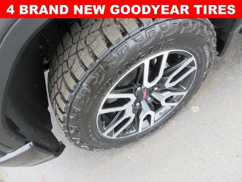 Certified 2022 GMC Sierra 1500 AT4 w/ AT4 Preferred Package AWD/4WD image 4
