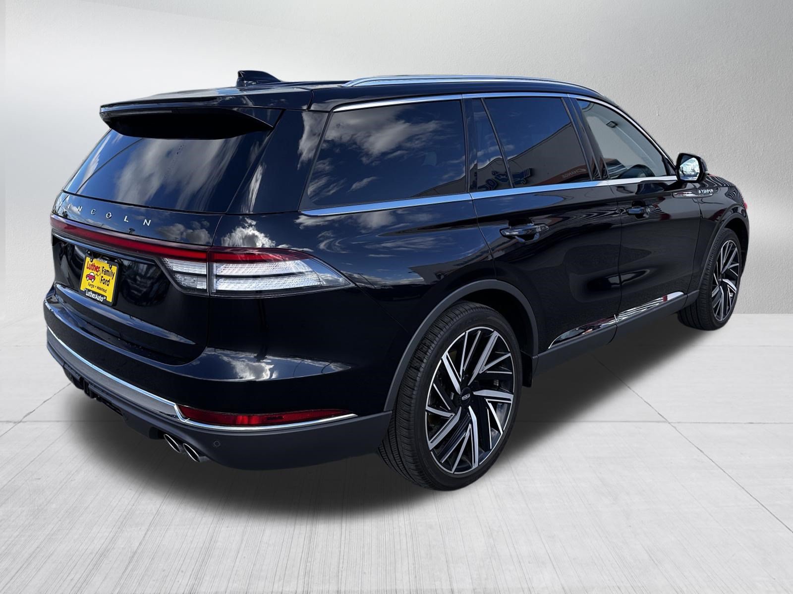 Used 2025 Lincoln Aviator Reserve w/ Equipment Group 201A AWD/4WD image 7