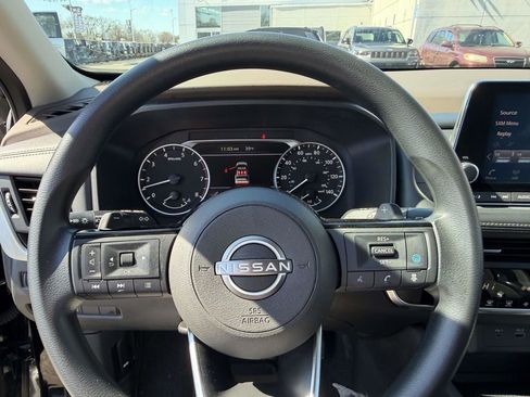 Used 2023 Nissan Rogue SV image 31
