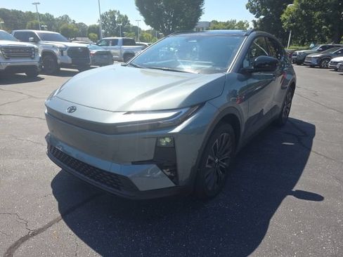 Used 2026 Toyota C-HR AWD/4WD image 4