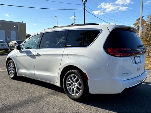 Used 2022 Chrysler Pacifica Touring-L image 32