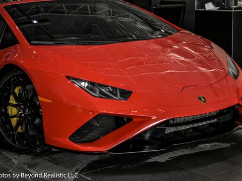 Used 2023 Lamborghini Huracan EVO image 2