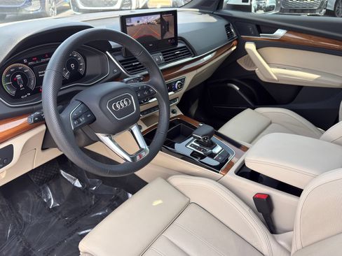 Used 2024 Audi Q5 e Premium Plus w/ Premium Plus Package AWD/4WD image 11