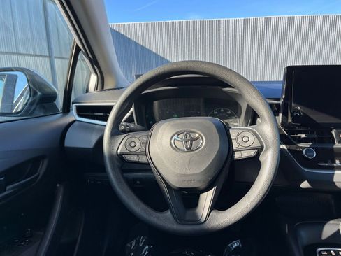 Used 2025 Toyota Corolla LE image 27