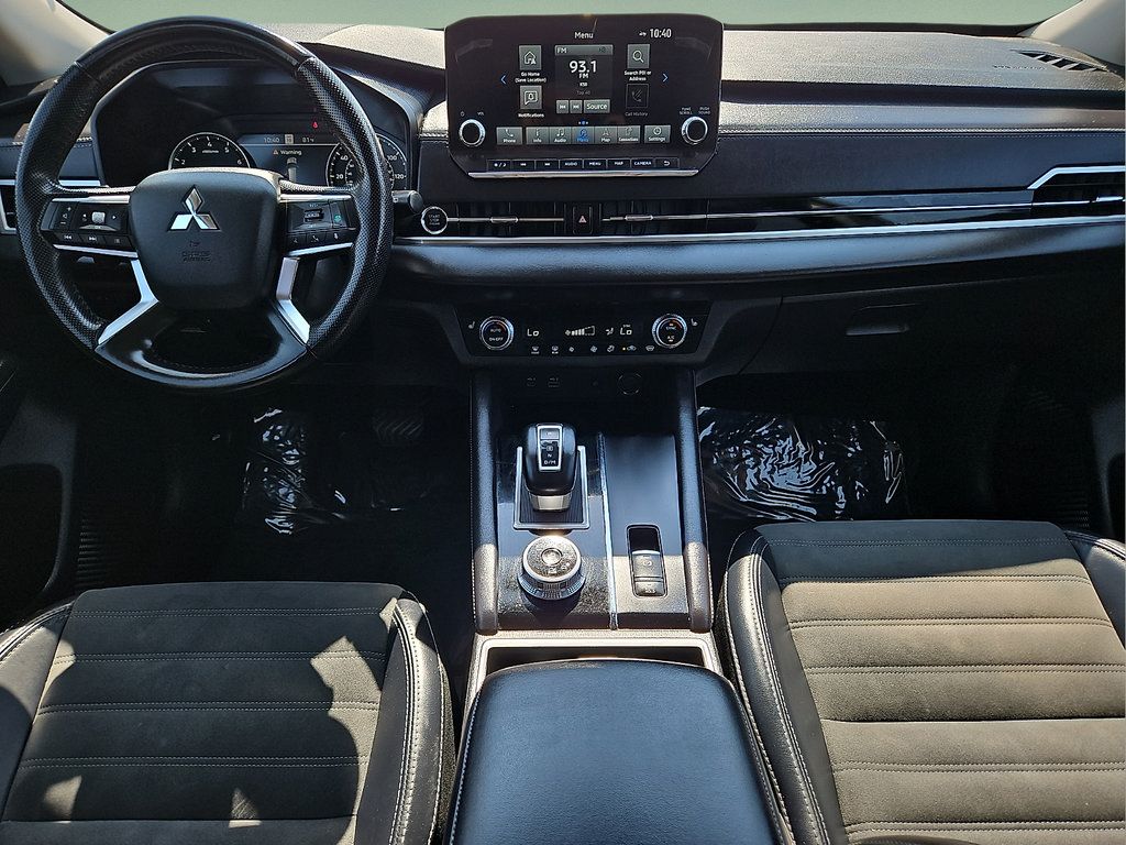 Used 2024 Mitsubishi Outlander AWD image 15