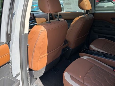 New 2026 Nissan Pathfinder Platinum AWD/4WD image 17