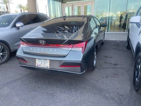 Used 2024 Hyundai Elantra SE FWD image 8