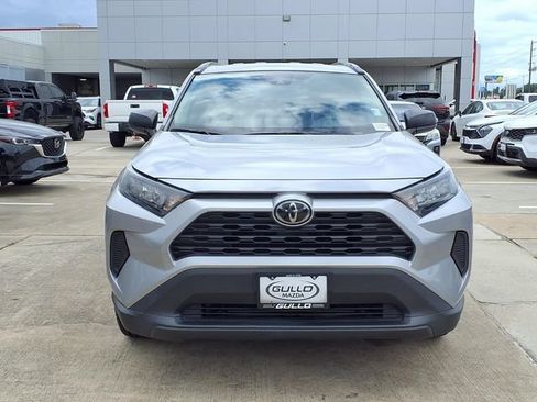 Used 2021 Toyota RAV4 LE FWD image 3