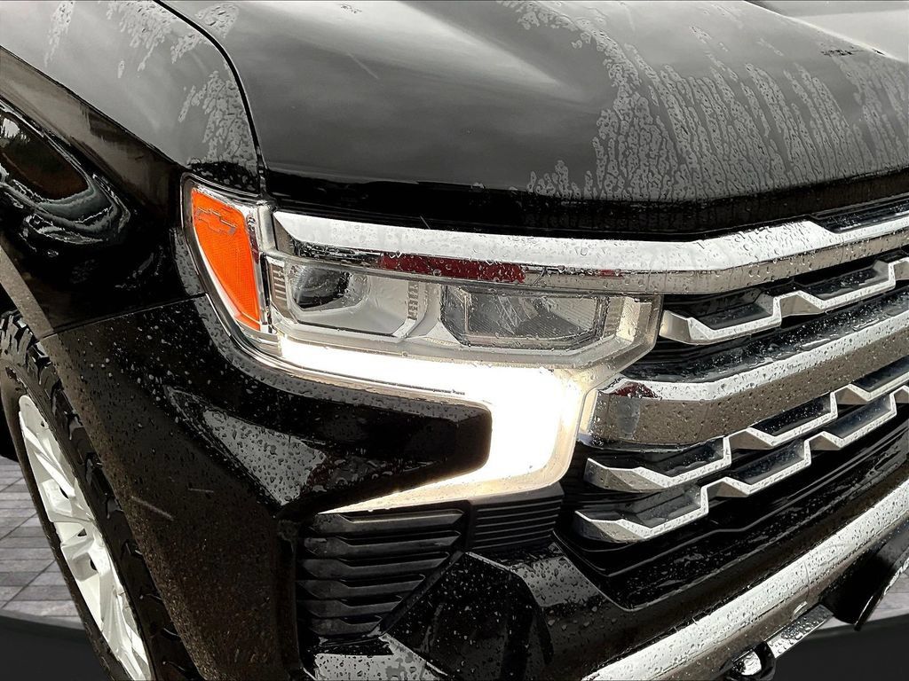 Used 2022 Chevrolet Silverado 1500 LTZ w/ LTZ Premium Package AWD/4WD image 35