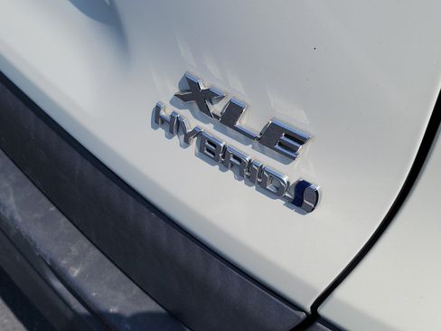 Certified 2021 Toyota RAV4 XLE Premium AWD/4WD image 8