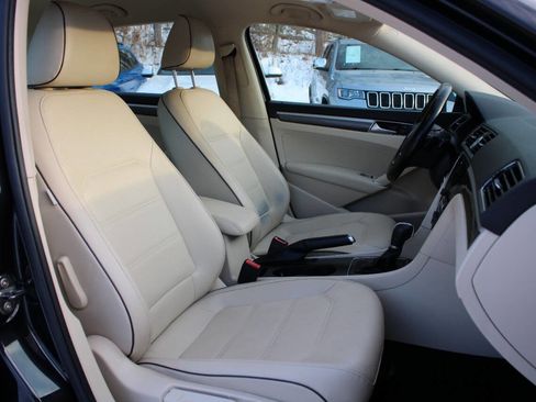 Used 2017 Volkswagen Passat 1.8T R-Line image 30