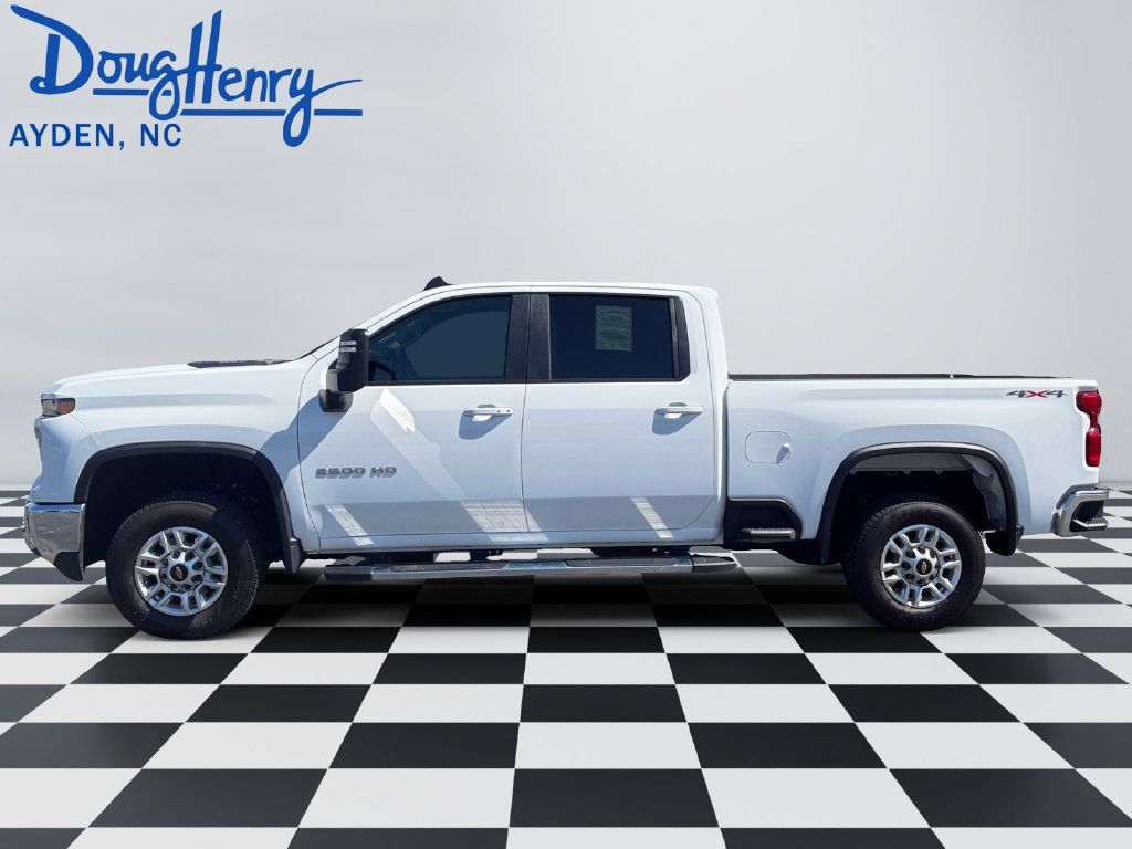 Used 2025 Chevrolet Silverado 2500 LT w/ Convenience Package AWD/4WD image 2