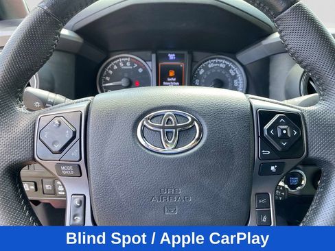 Used 2022 Toyota Tacoma TRD Off-Road AWD/4WD image 15