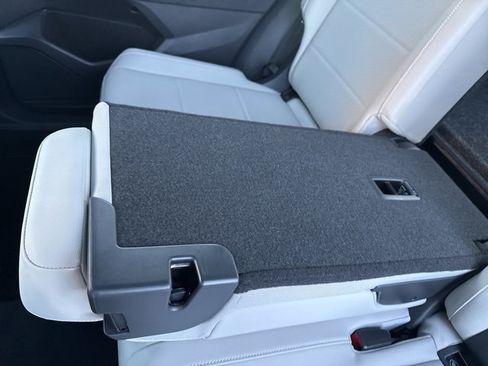 Used 2021 Volkswagen Tiguan SE R-Line image 18