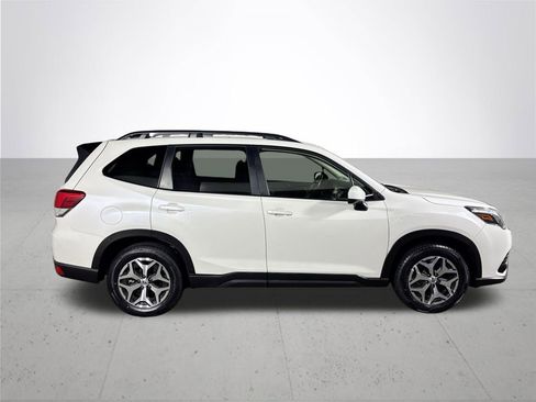 Used 2024 Subaru Forester Premium image 5