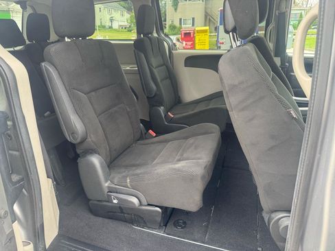 Used 2016 Dodge Grand Caravan SE w/ Quick Order Package 29E SE FWD image 16