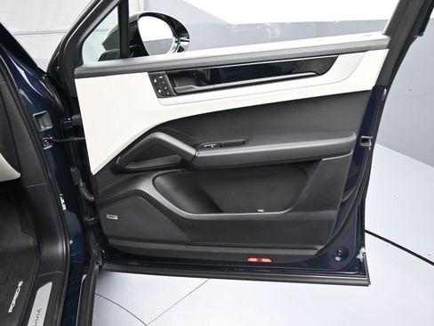 Certified 2024 Porsche Cayenne Coupe image 28