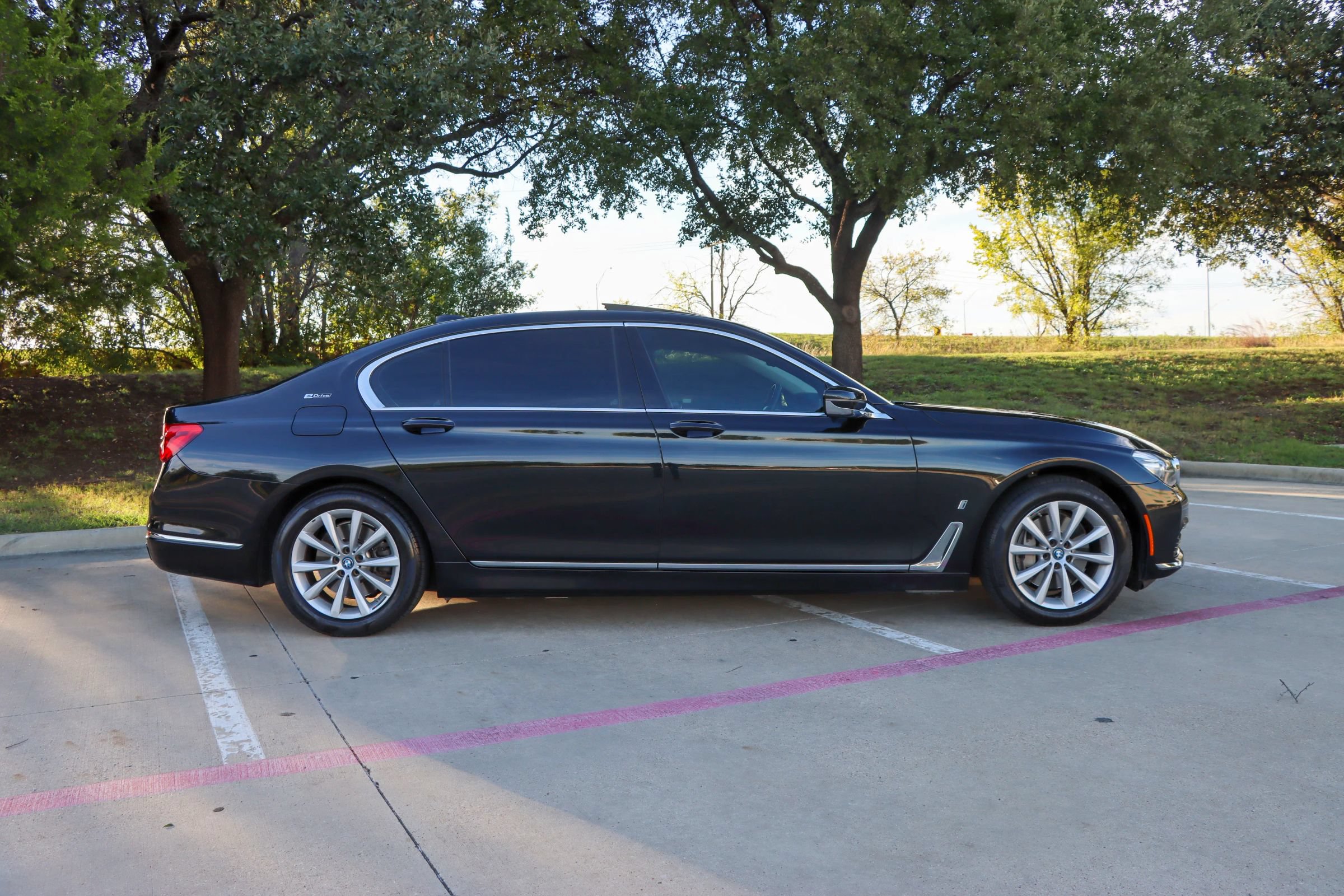 Used 2018 BMW 740e xDrive AWD/4WD image 8