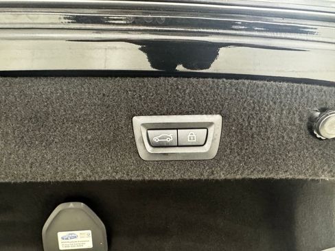 Used 2018 BMW 750i xDrive image 36