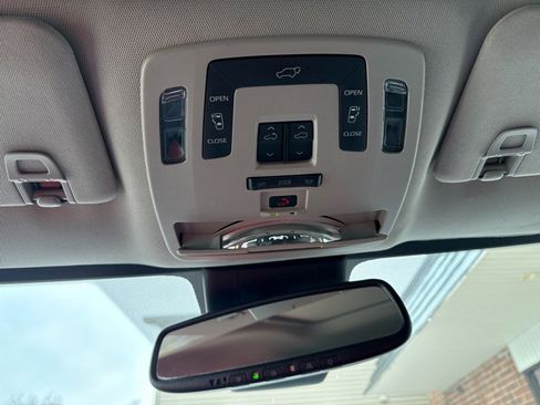 Used 2024 Toyota Sienna XLE image 11