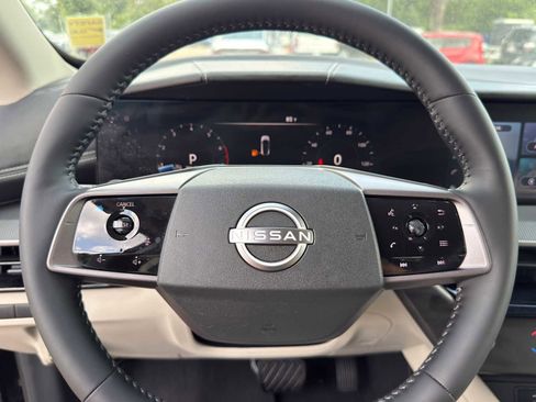 Used 2025 Nissan Murano SV AWD/4WD image 19