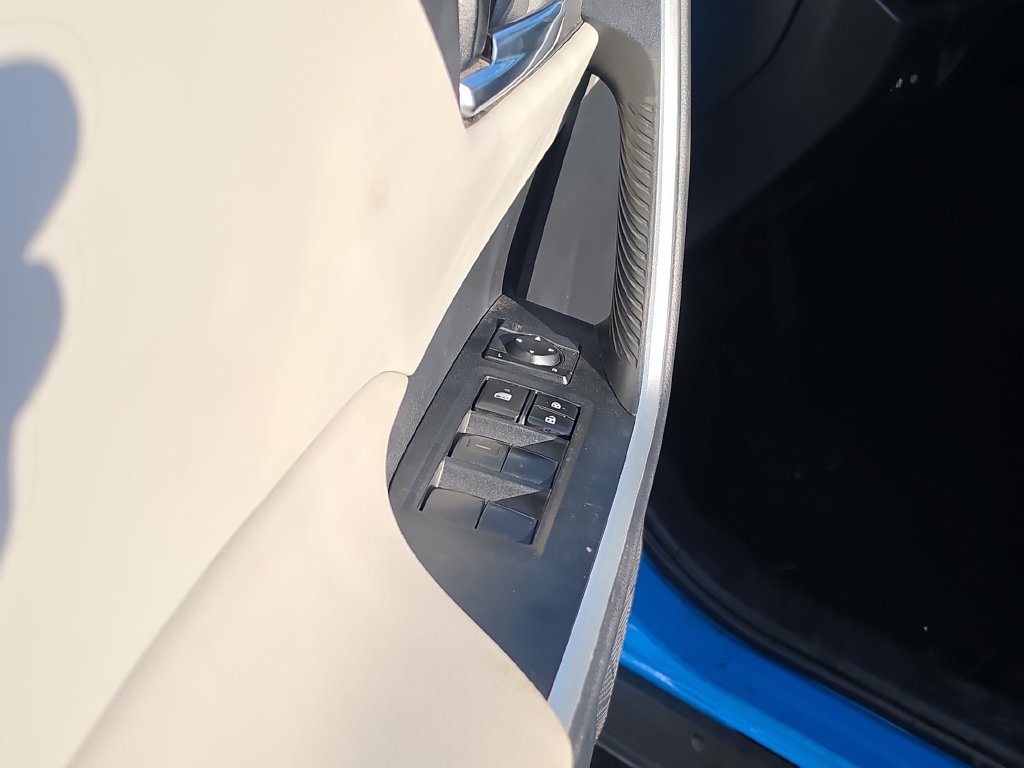Used 2019 Toyota RAV4 XLE FWD image 17