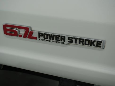 Used 2023 Ford F350 Lariat w/ Chrome Package image 8