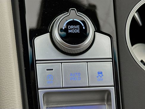 Used 2021 Genesis G70 2.0T image 25