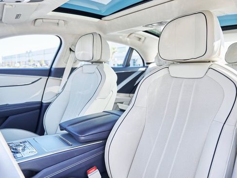 Used 2024 Bentley Flying Spur V8 AWD/4WD image 42