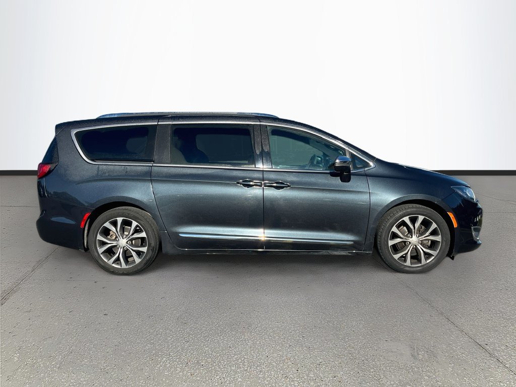 Used 2020 Chrysler Pacifica Limited FWD image 8