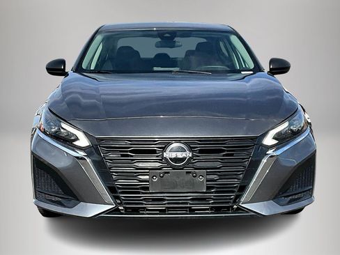 Used 2024 Nissan Altima 2.5 SV image 2