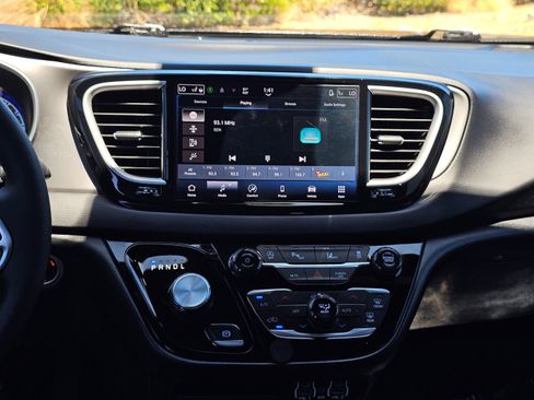 Used 2025 Chrysler Pacifica Select FWD image 24